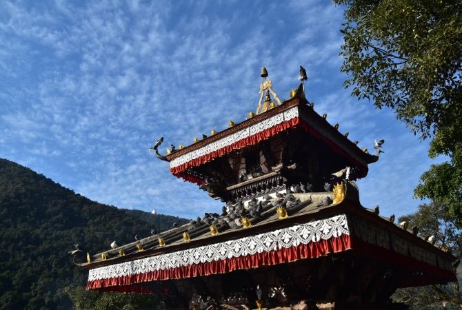 02/17 波卡拉 (日出美景,遠眺馬恰普恰 爾魚尾峰、戴維斯瀑布、古德許瓦洞穴)(費娃湖遊船、瓦拉喜神廟)~ 午後費娃湖湖畔嬉 皮街自由活動